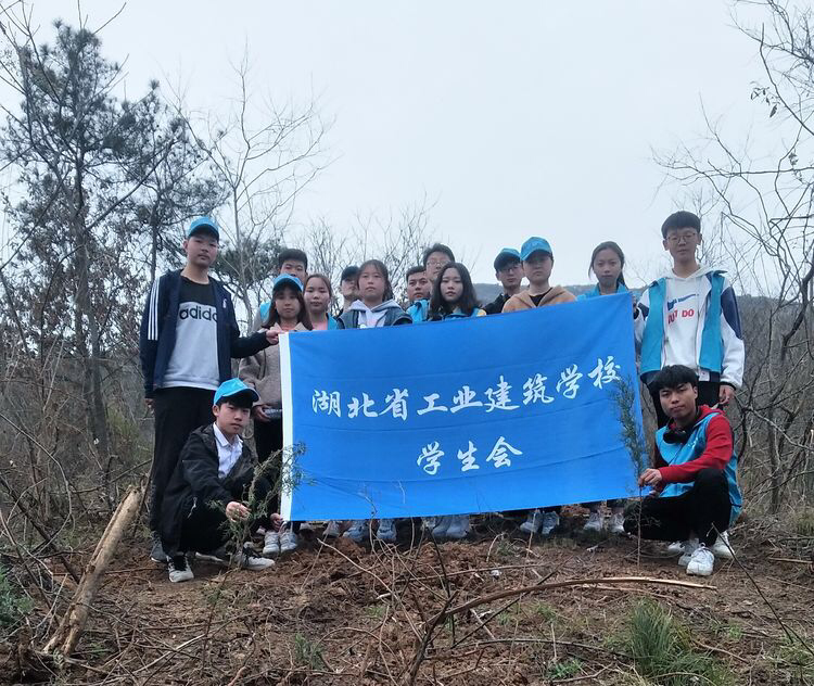 工建學(xué)子勇?lián)?dāng) 攜手共創(chuàng)美襄陽(yáng)(圖1)