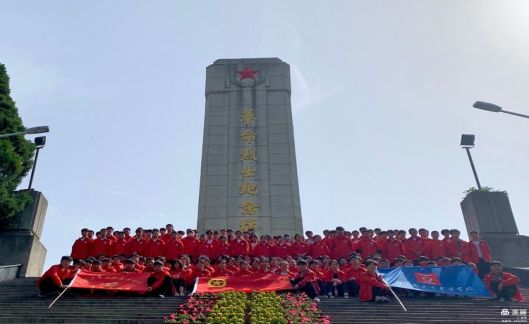 重走解放襄陽路 厚植青年愛國情——記我校學(xué)生團(tuán)員參加“學(xué)黨史、強信念、跟黨走，重溫解放襄樊戰(zhàn)役”活動(圖10)