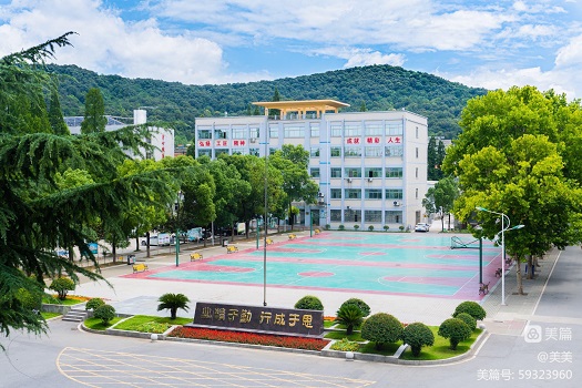 湖北省工業(yè)建筑學(xué)校2023屆學(xué)生畢業(yè)活動展(圖6)