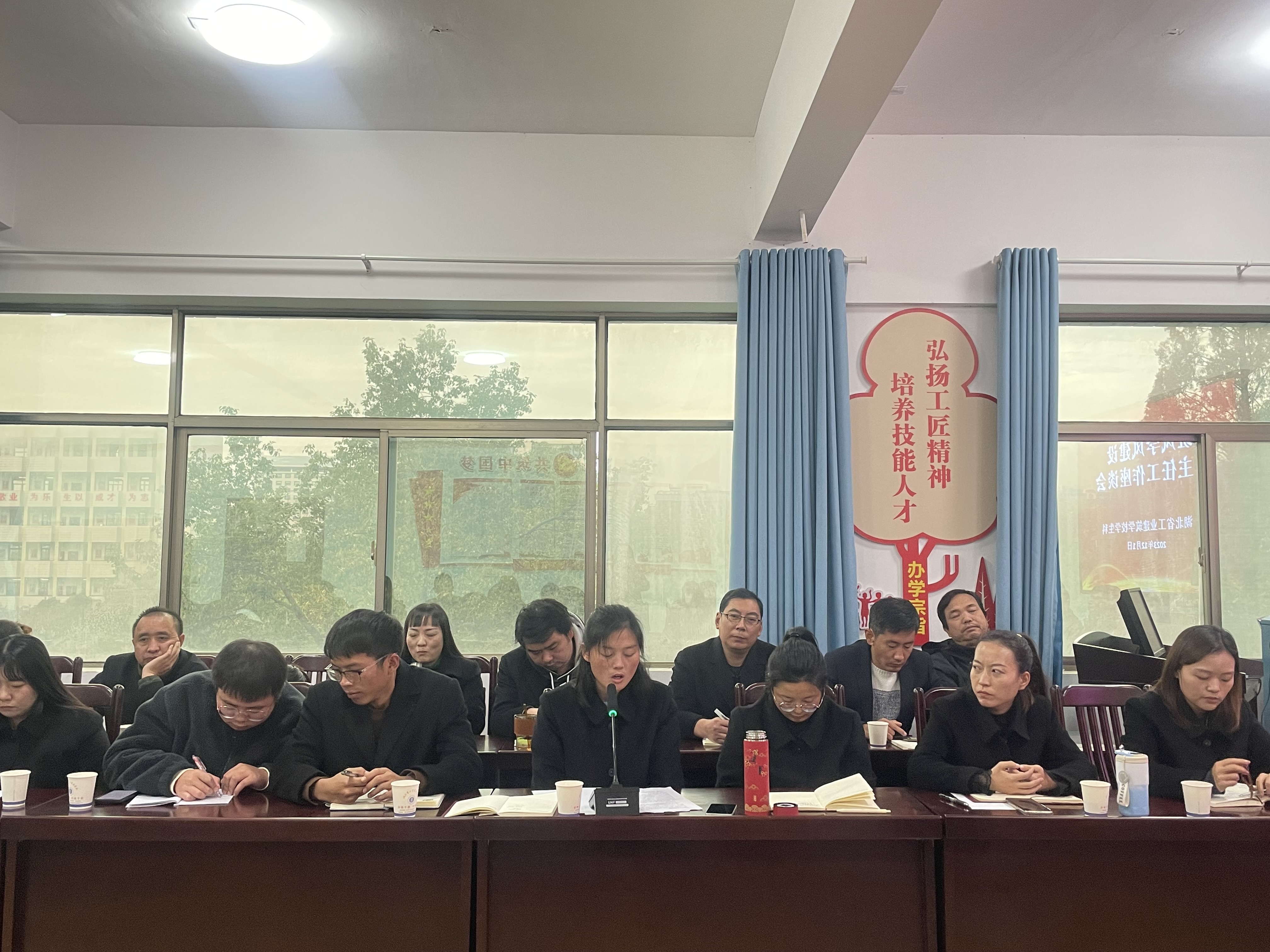 記我校班主任工作座談會(圖2)